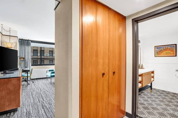 Room 12 of 141