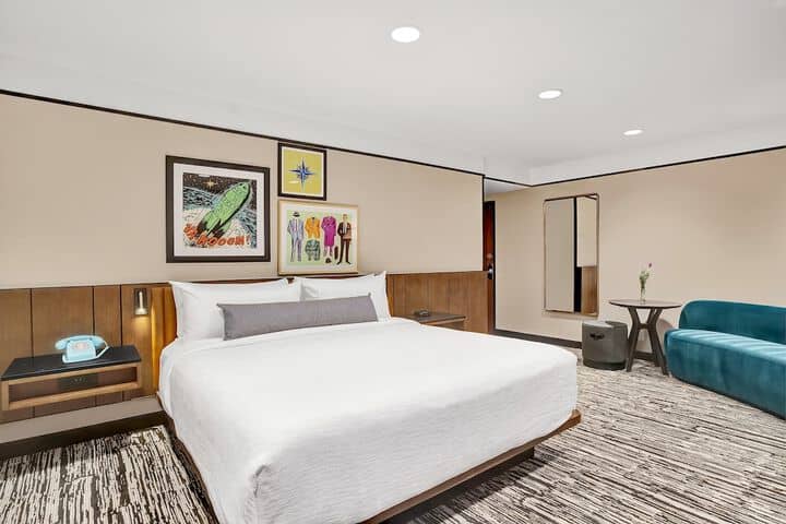 Room 42 of 141