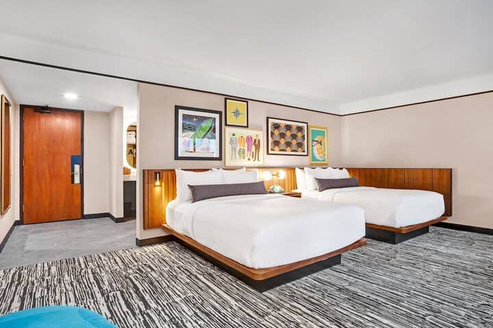 Room 28 of 141