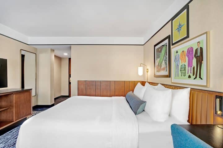Room 17 of 141