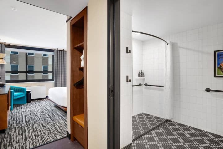 Room 32 of 141