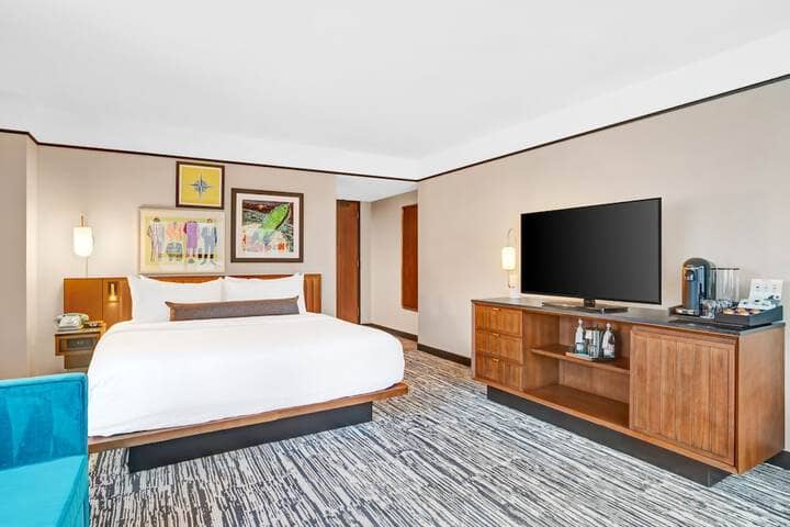 Room 6 of 141