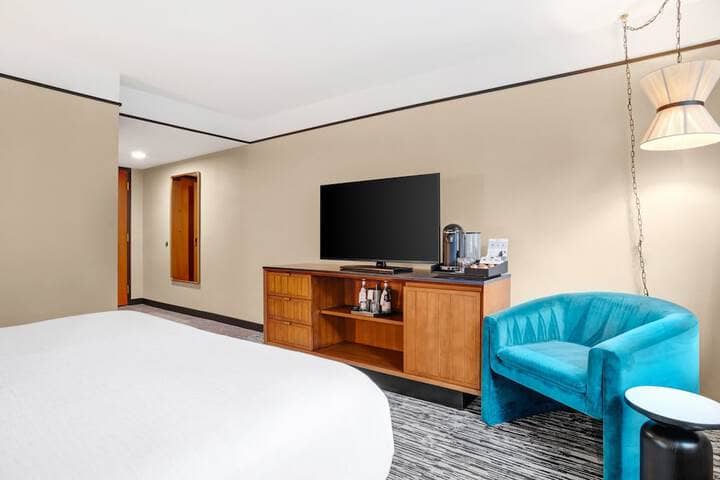 Room 74 of 141