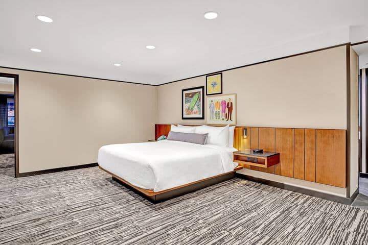 Room 38 of 141